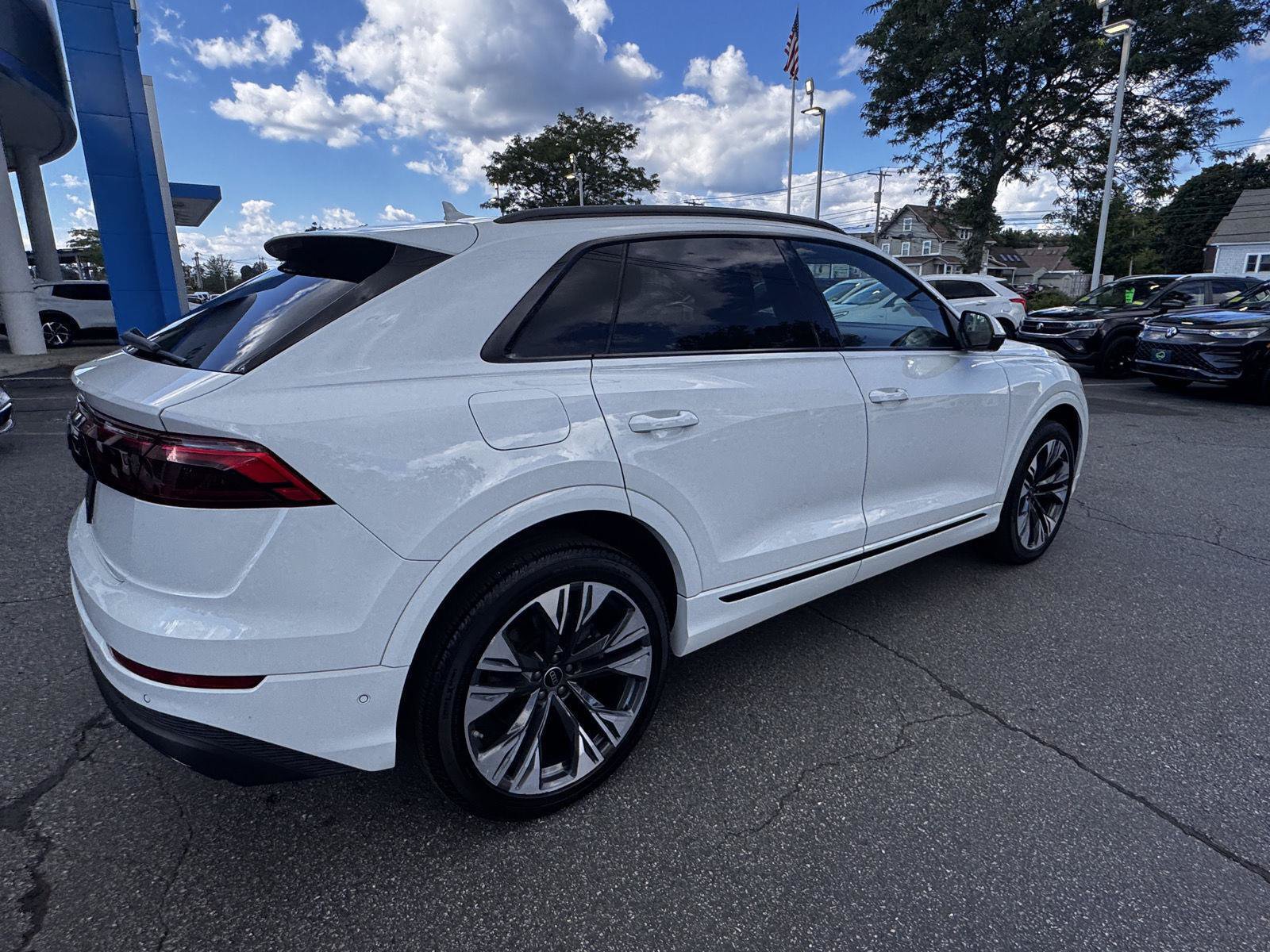 Used 2025 Audi Q8 Premium AWD/4WD image 7