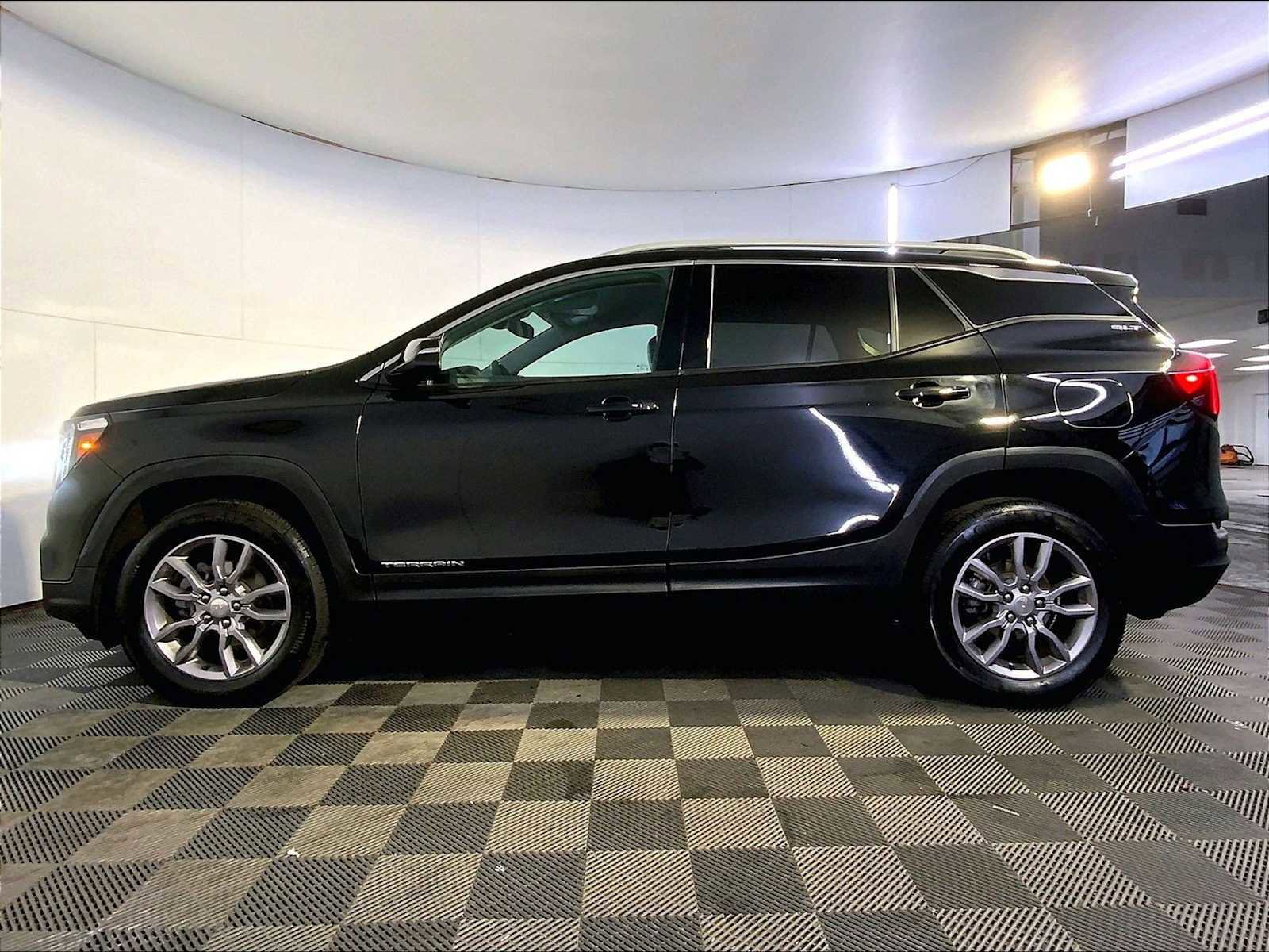 Used 2023 GMC Terrain SLT video 2