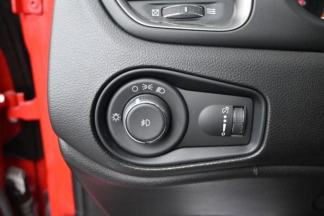 Used 2023 Jeep Renegade Latitude w/ Premium Group AWD/4WD image 37