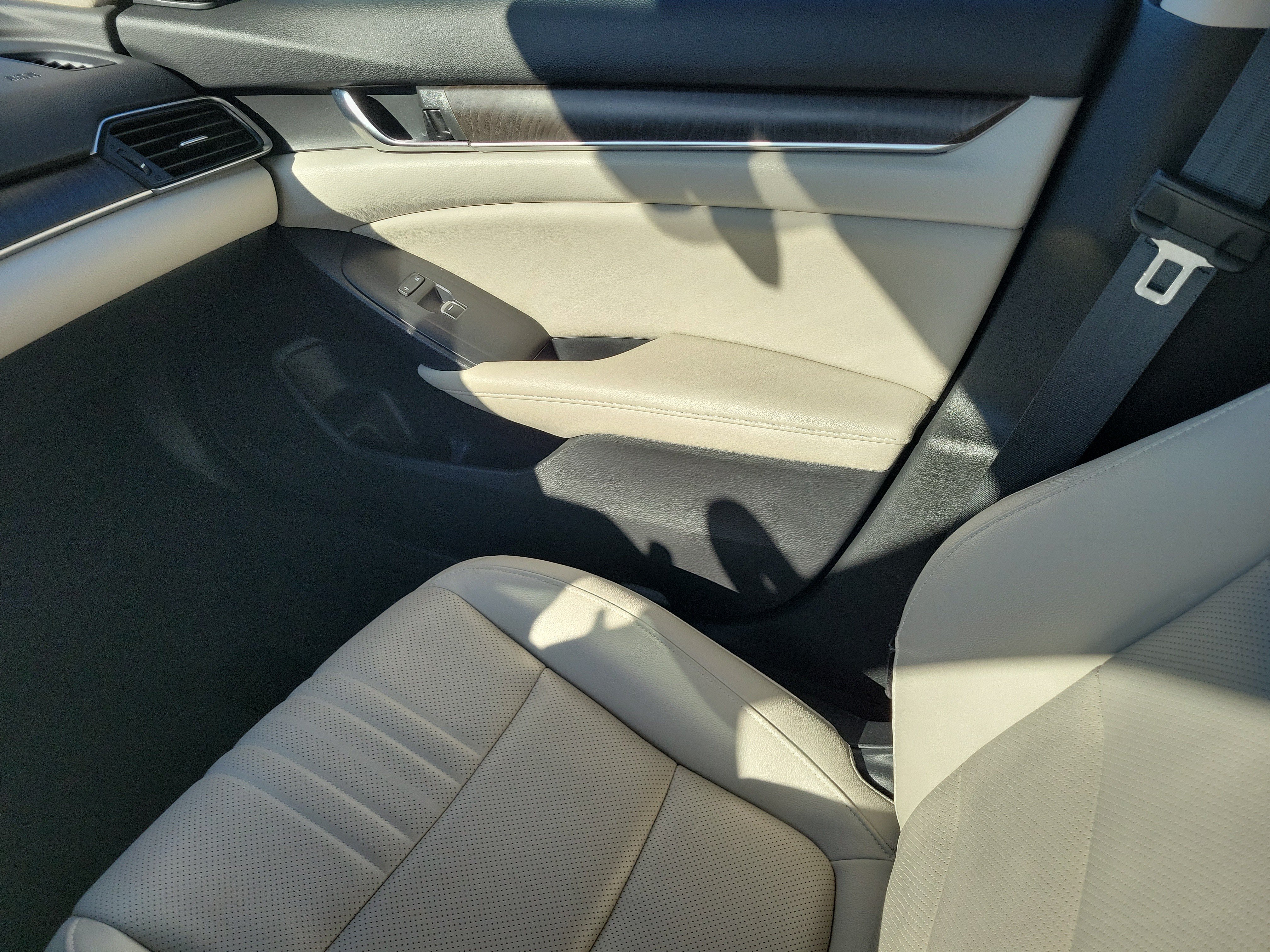 Used 2021 Honda Accord Touring image 17