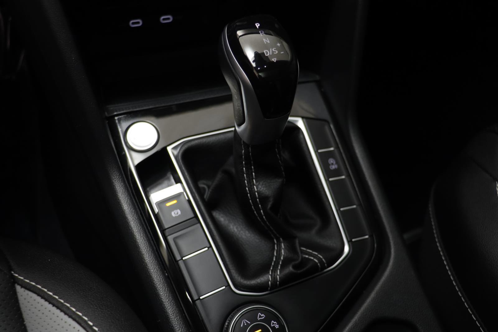 Certified 2024 Volkswagen Taos SEL image 12