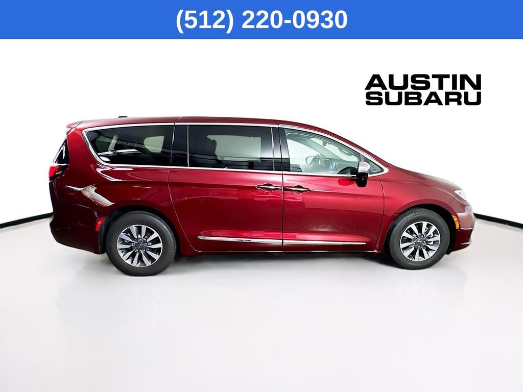 Used 2023 Chrysler Pacifica Limited image 9
