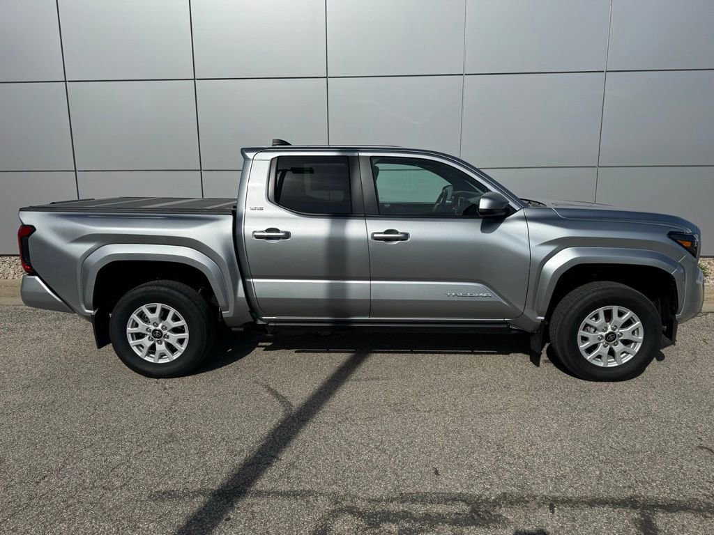 Certified 2024 Toyota Tacoma SR5 AWD/4WD image 35