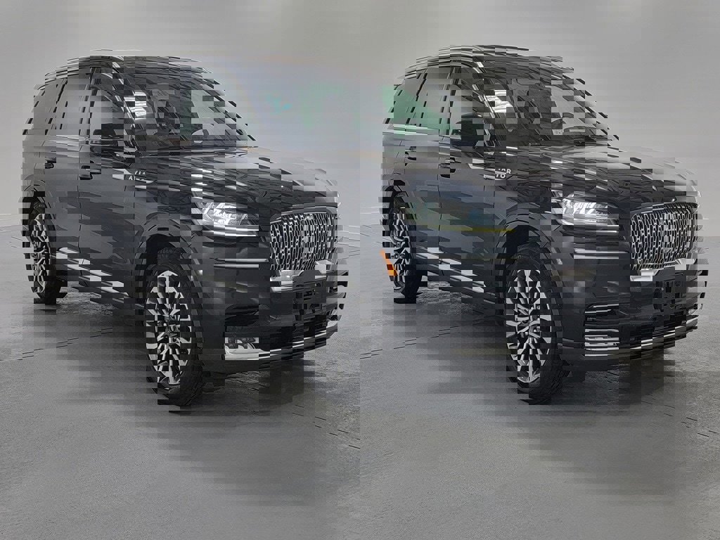 Used 2020 Lincoln Aviator Reserve w/ Elements Package Plus image 2