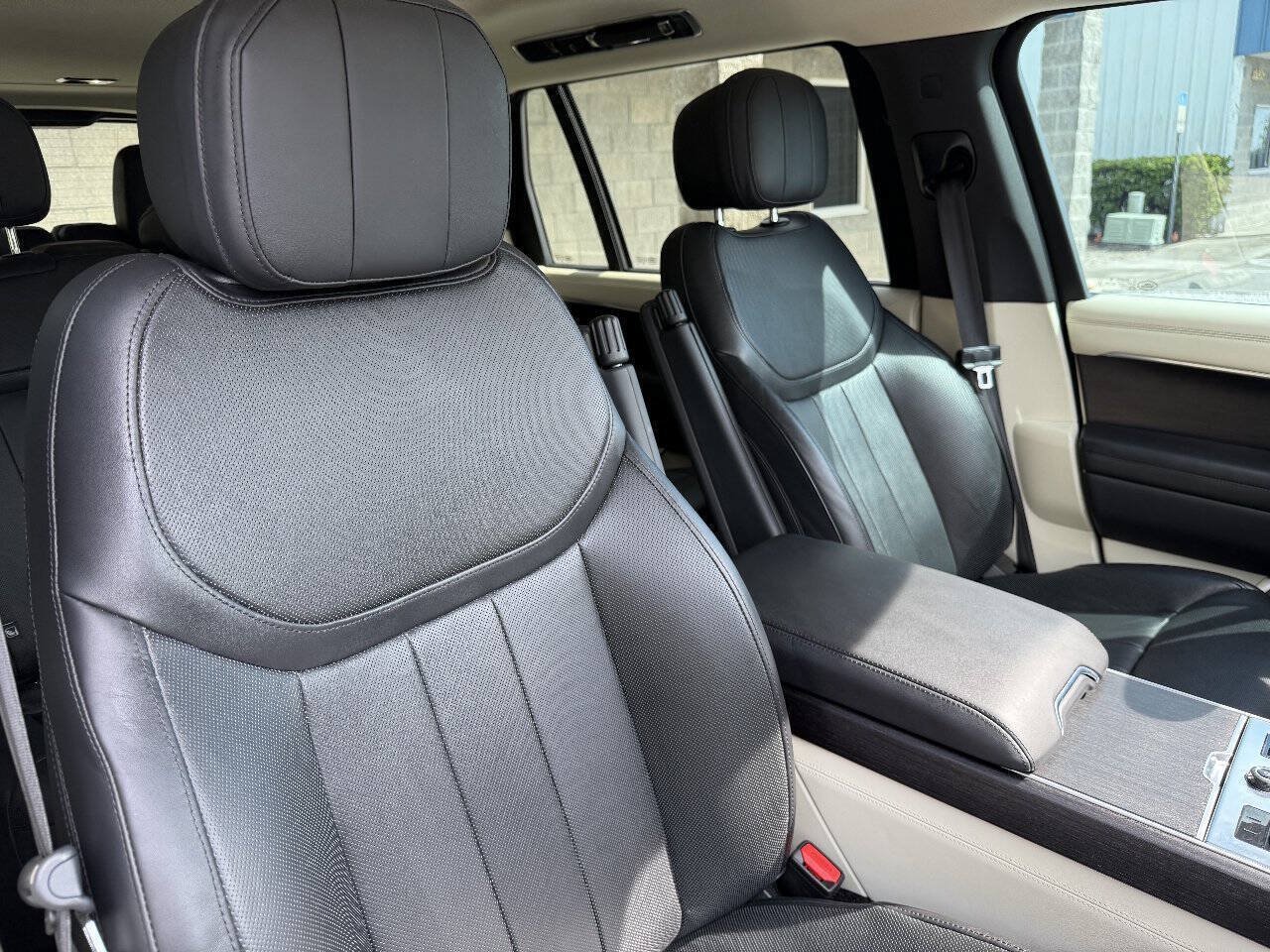 Used 2022 Land Rover Range Rover Long Wheelbase SE AWD/4WD image 19
