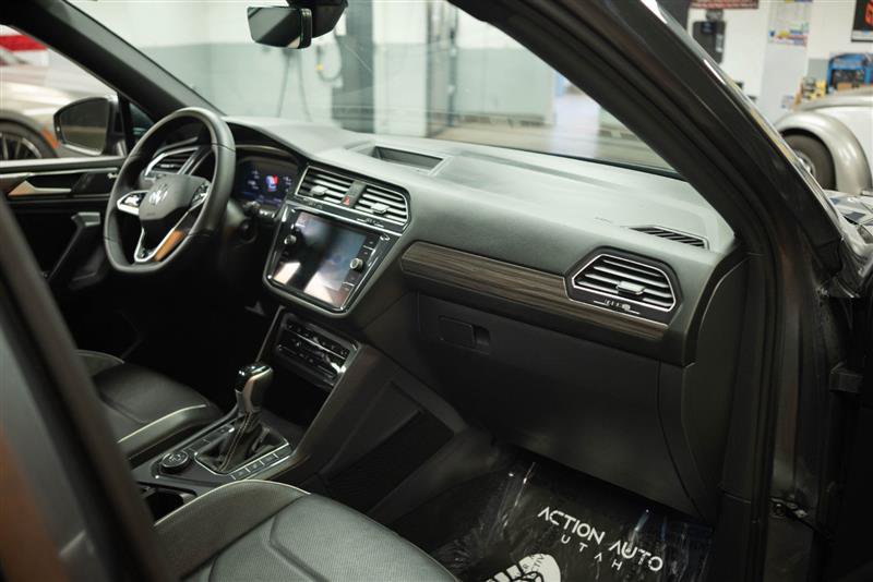 Used 2022 Volkswagen Tiguan SEL R-Line AWD/4WD image 15