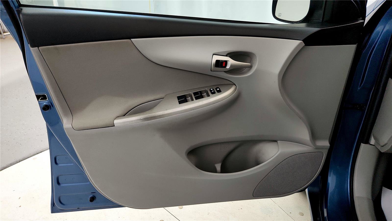 Used 2013 Toyota Corolla LE FWD image 22
