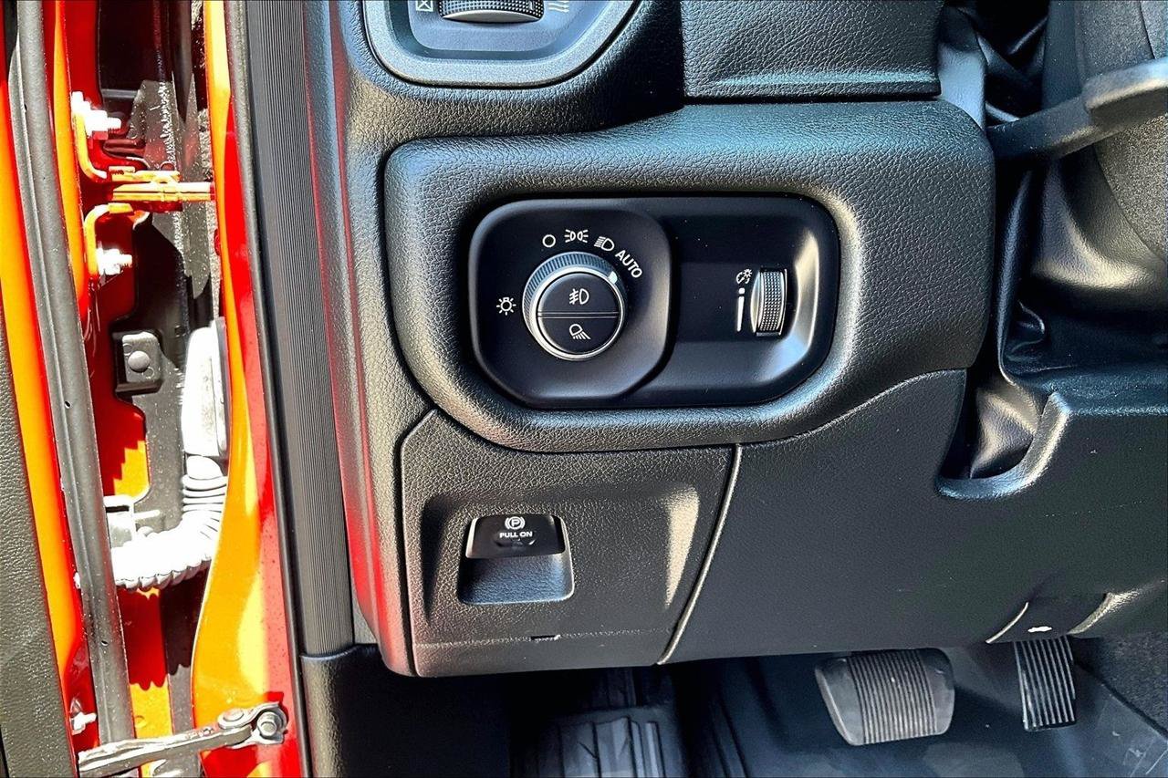 Used 2025 RAM 1500 Warlock AWD/4WD image 16