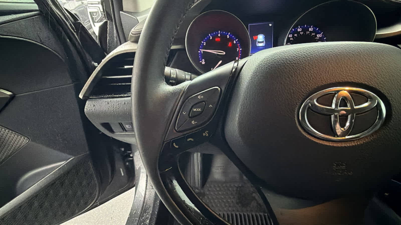 Used 2022 Toyota C-HR Limited image 19