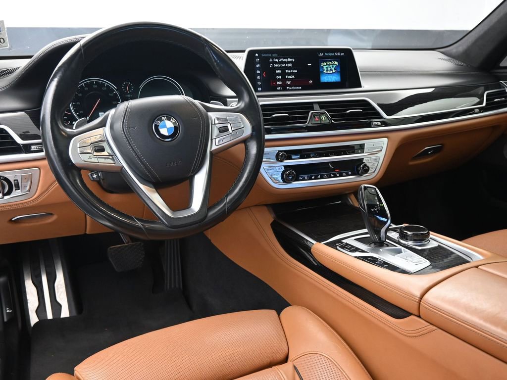 Used 2018 BMW 750i 750i 4D Sedan image 25
