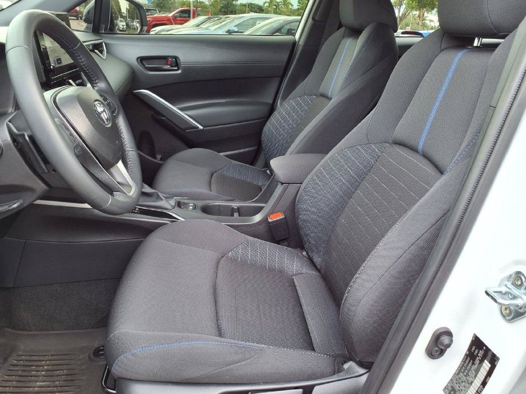 Used 2025 Toyota Corolla Cross AWD Hybrid w/ Moonroof Package image 25