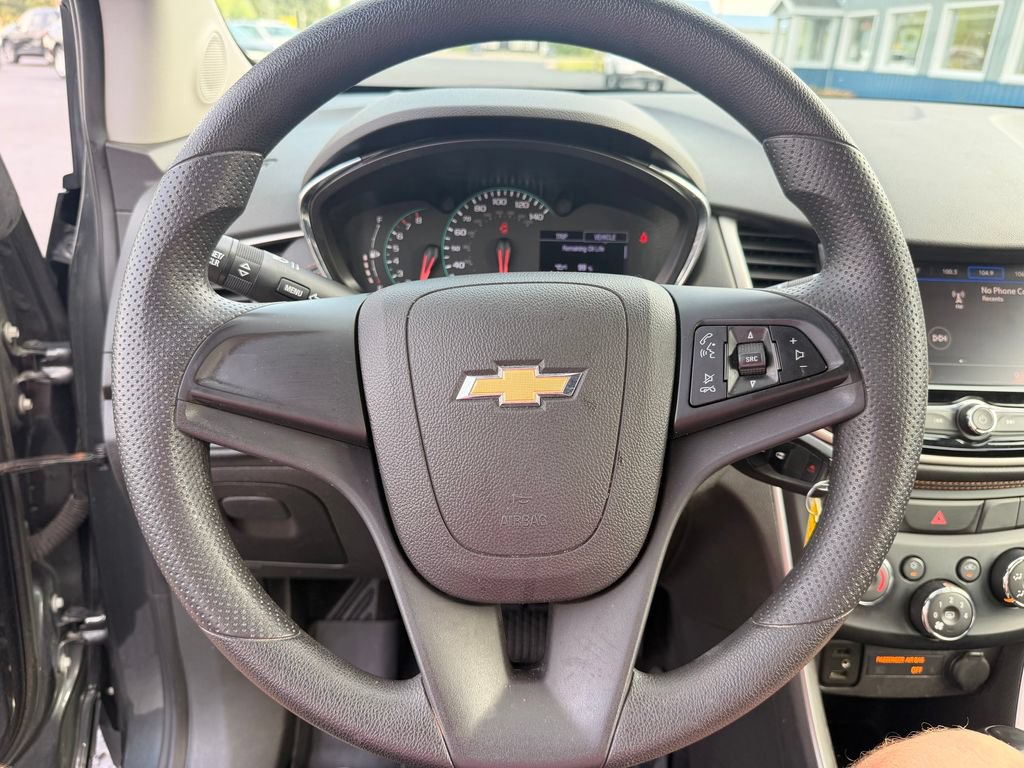 Used 2020 Chevrolet Trax LS FWD image 15
