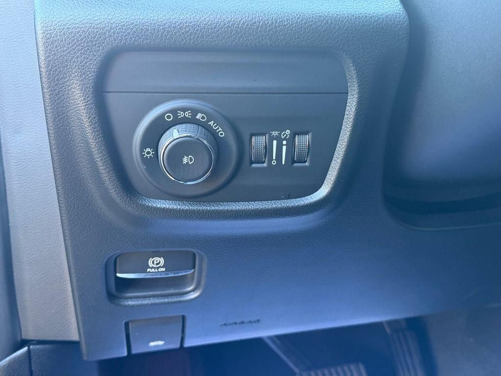 Used 2023 Jeep Grand Cherokee L Overland image 18