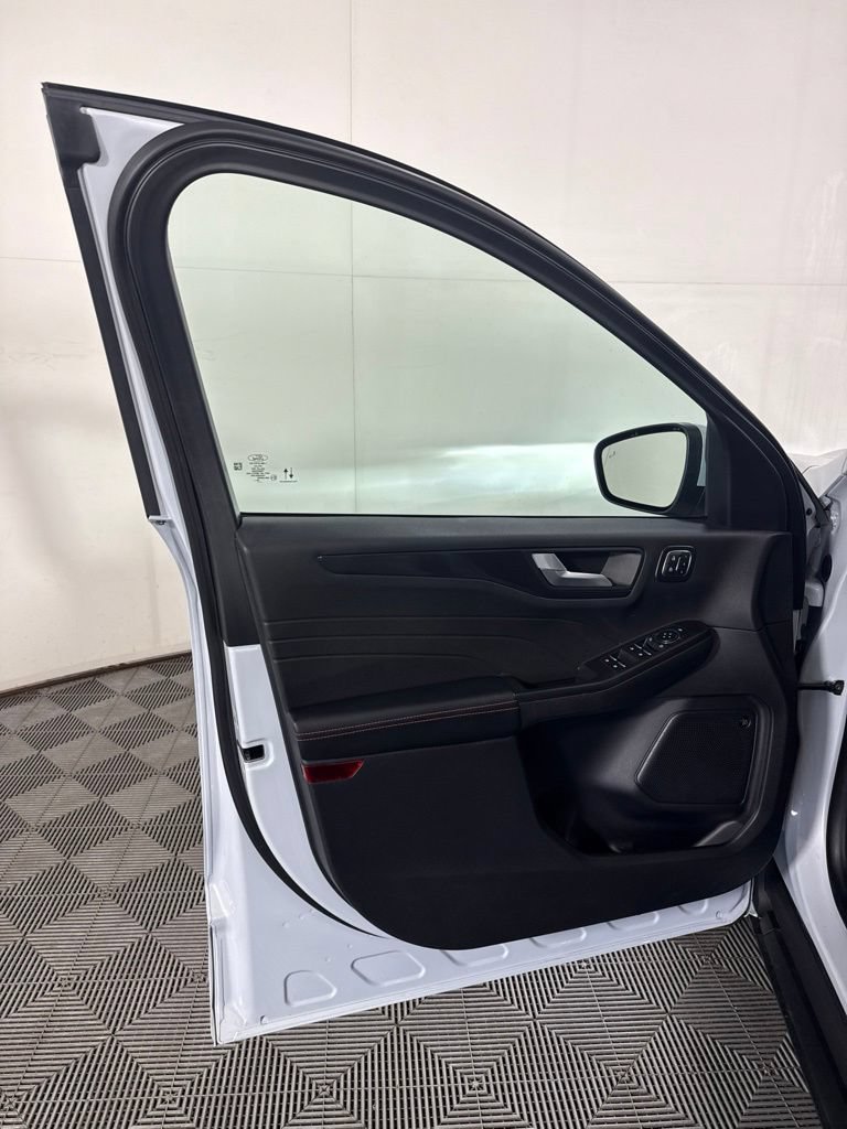 Used 2025 Ford Escape ST-Line Elite w/ Premium Technology Package AWD/4WD image 15
