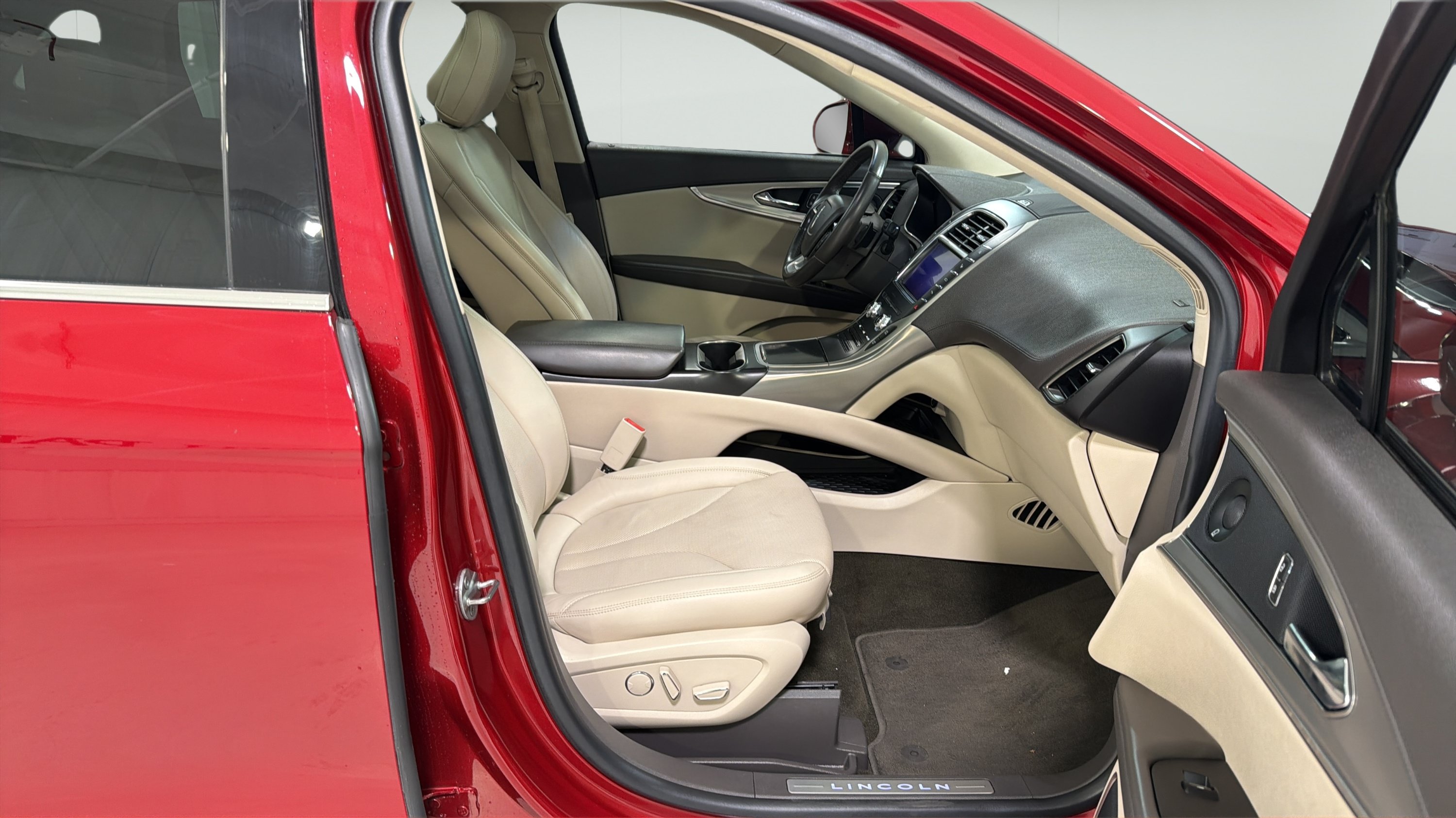 Used 2020 Lincoln Nautilus Reserve FWD image 26