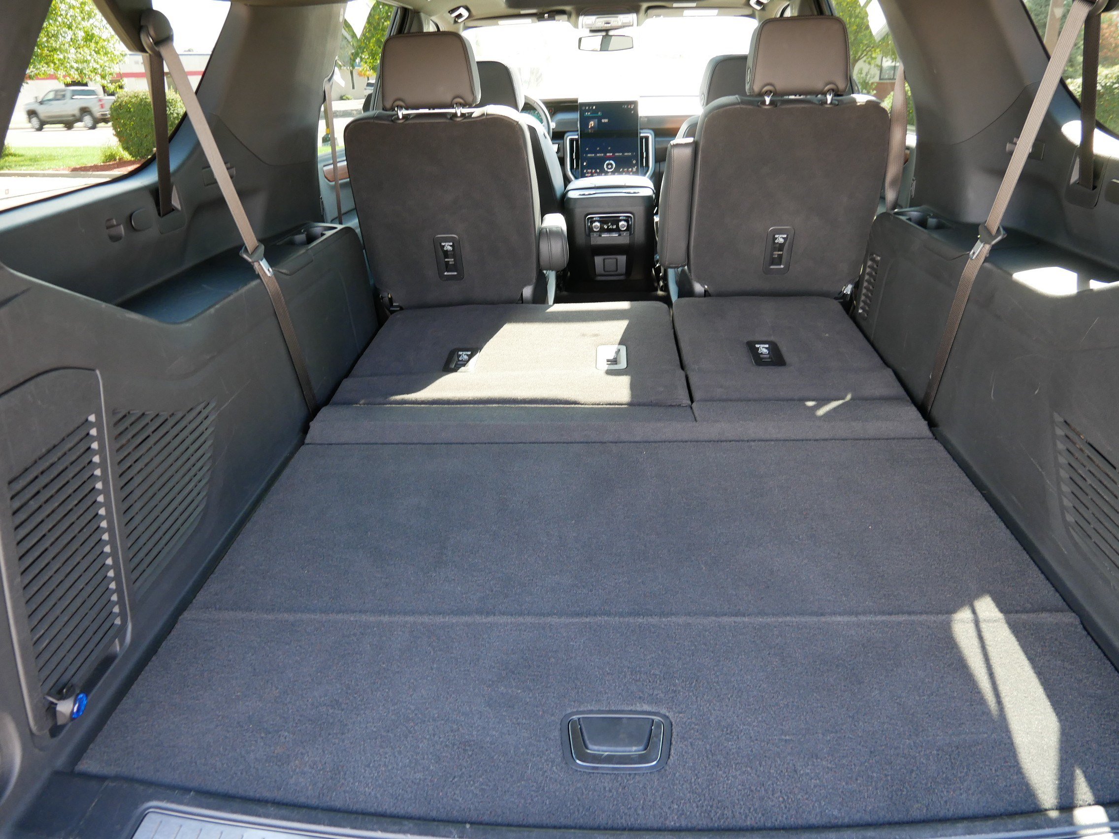 Used 2025 GMC Yukon XL Denali w/ Sun & Power Step Package AWD/4WD image 18