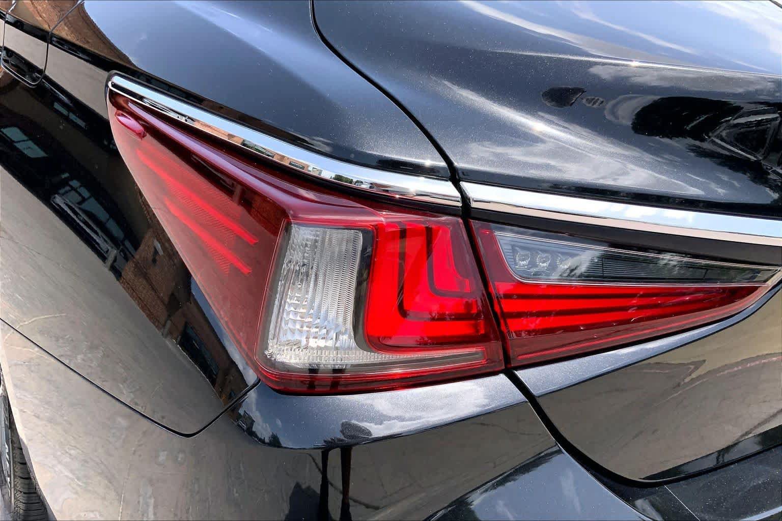 Used 2019 Lexus ES 350 w/ Premium Package FWD image 29