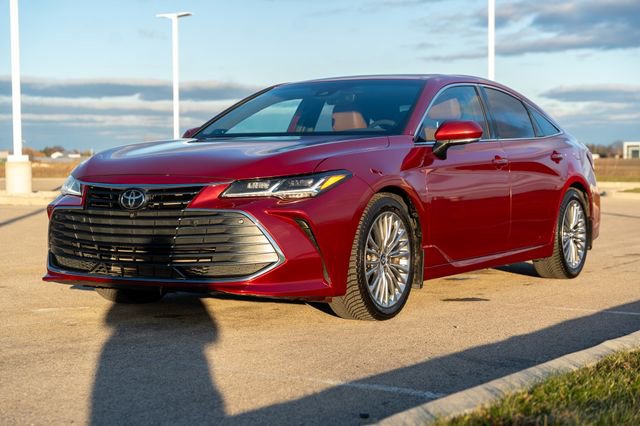 Used 2020 Toyota Avalon Limited image 3