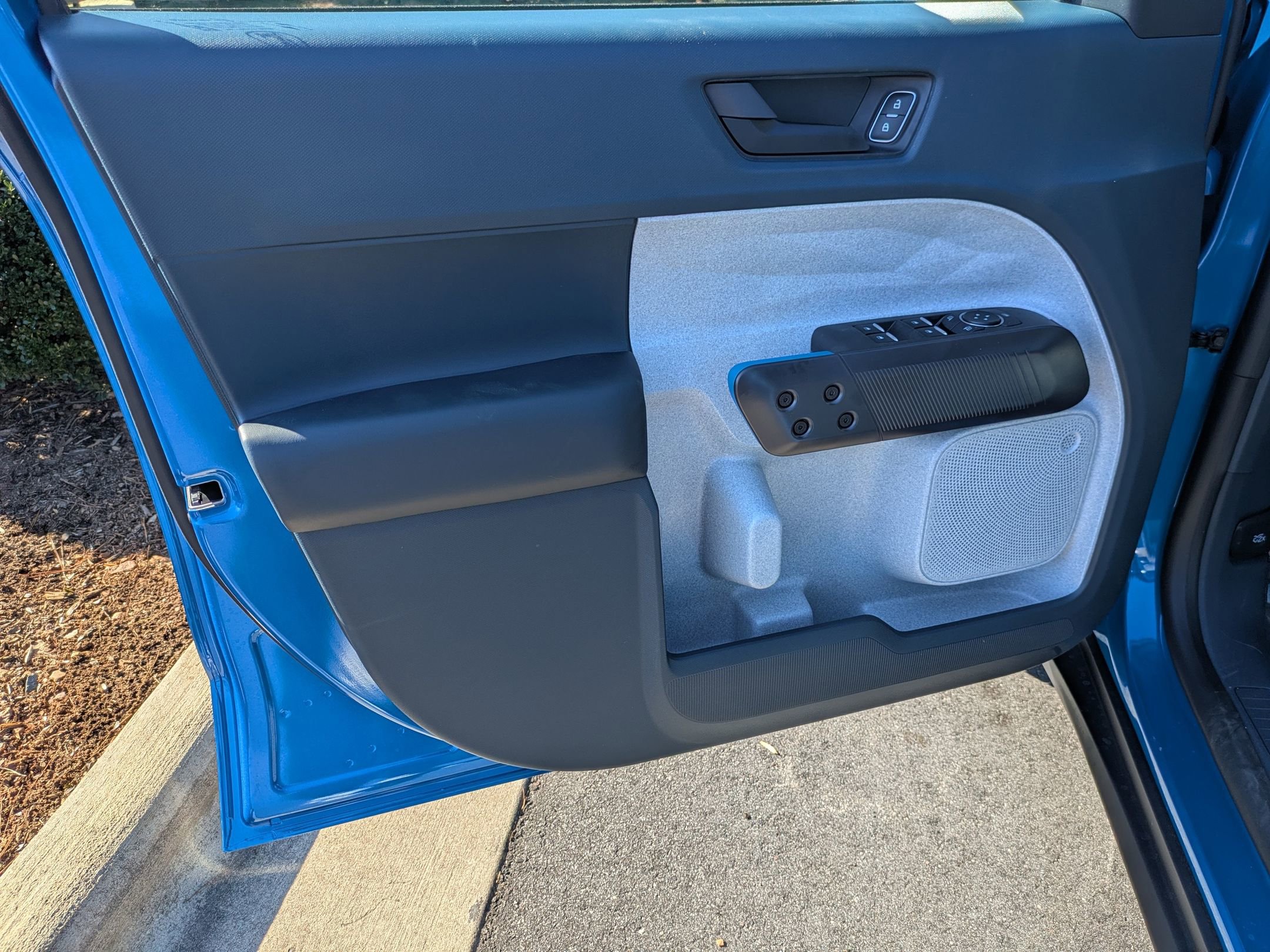 New 2026 Ford Maverick XLT w/ XLT Luxury Package FWD image 9
