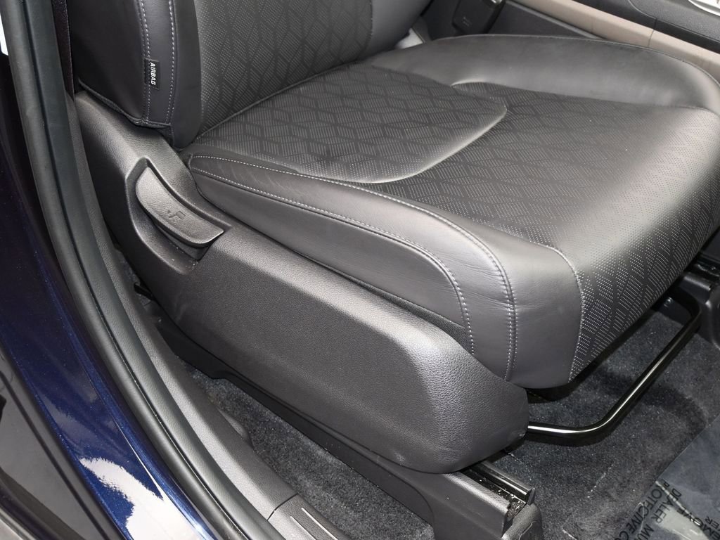 Used 2025 Kia Carnival image 47