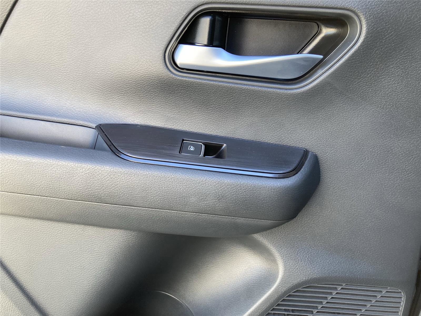 New 2026 Nissan Kicks SR image 27