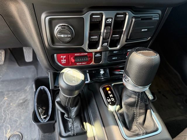 Used 2025 Jeep Gladiator Mojave w/ Safety Group AWD/4WD image 17
