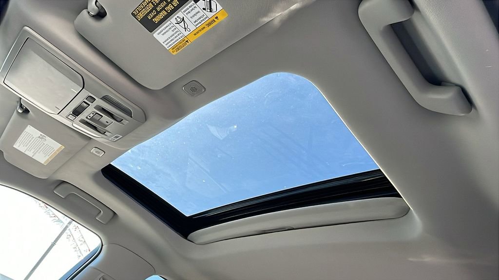 Used 2024 Toyota Highlander Limited image 31