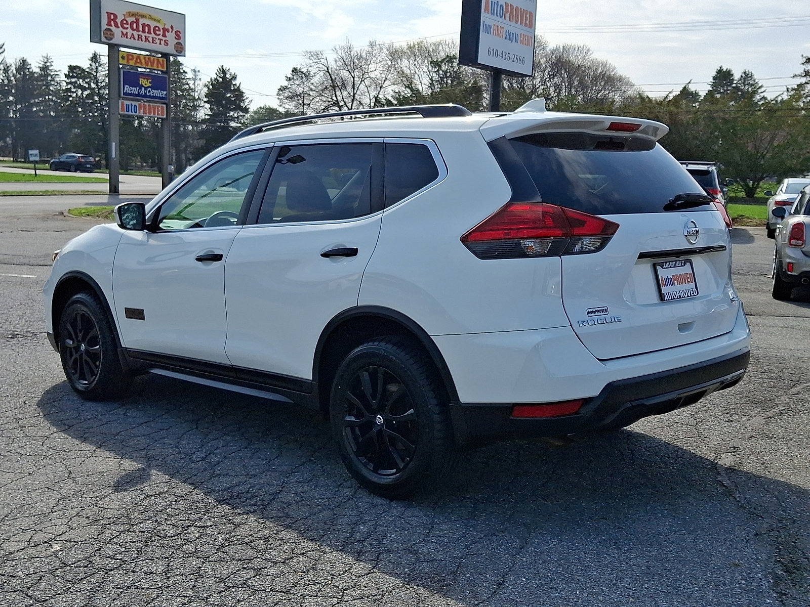 Used 2017 Nissan Rogue SV image 4