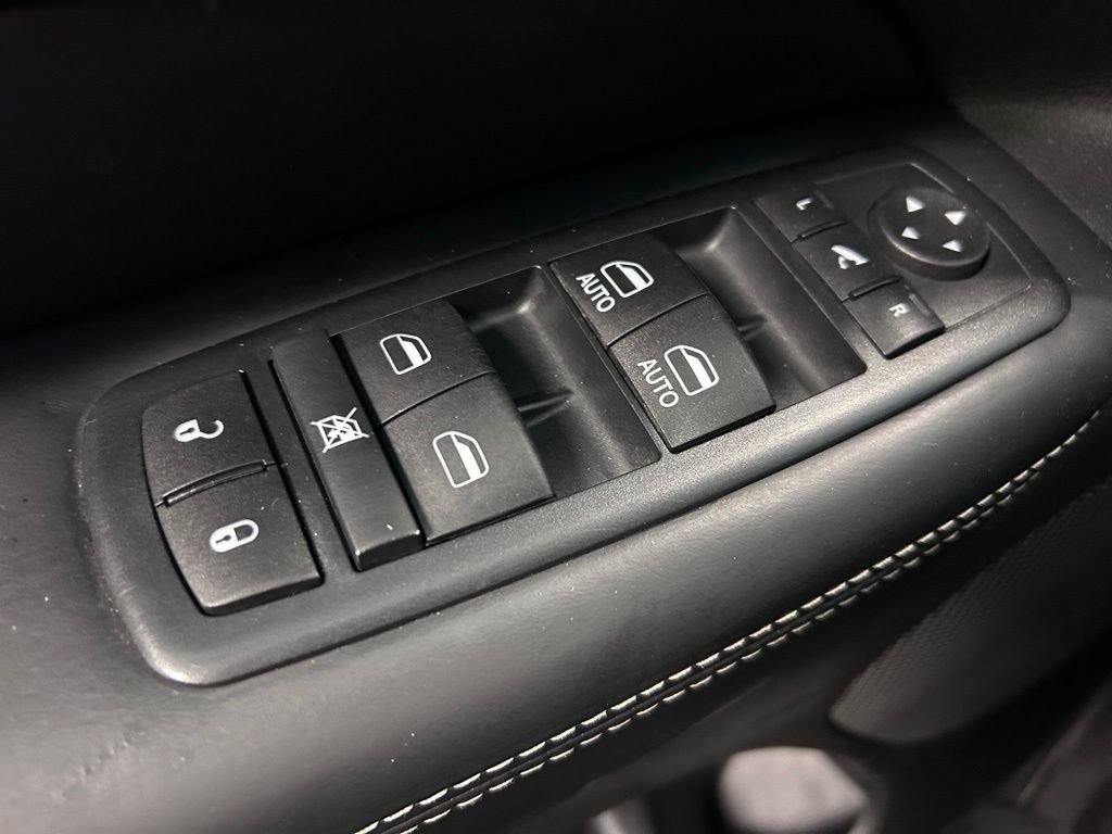 Used 2015 Jeep Grand Cherokee Overland AWD/4WD image 5