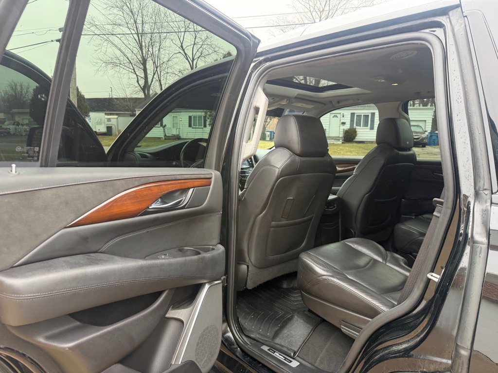 Used 2020 Cadillac Escalade Luxury w/ Escalade Sport Edition image 12