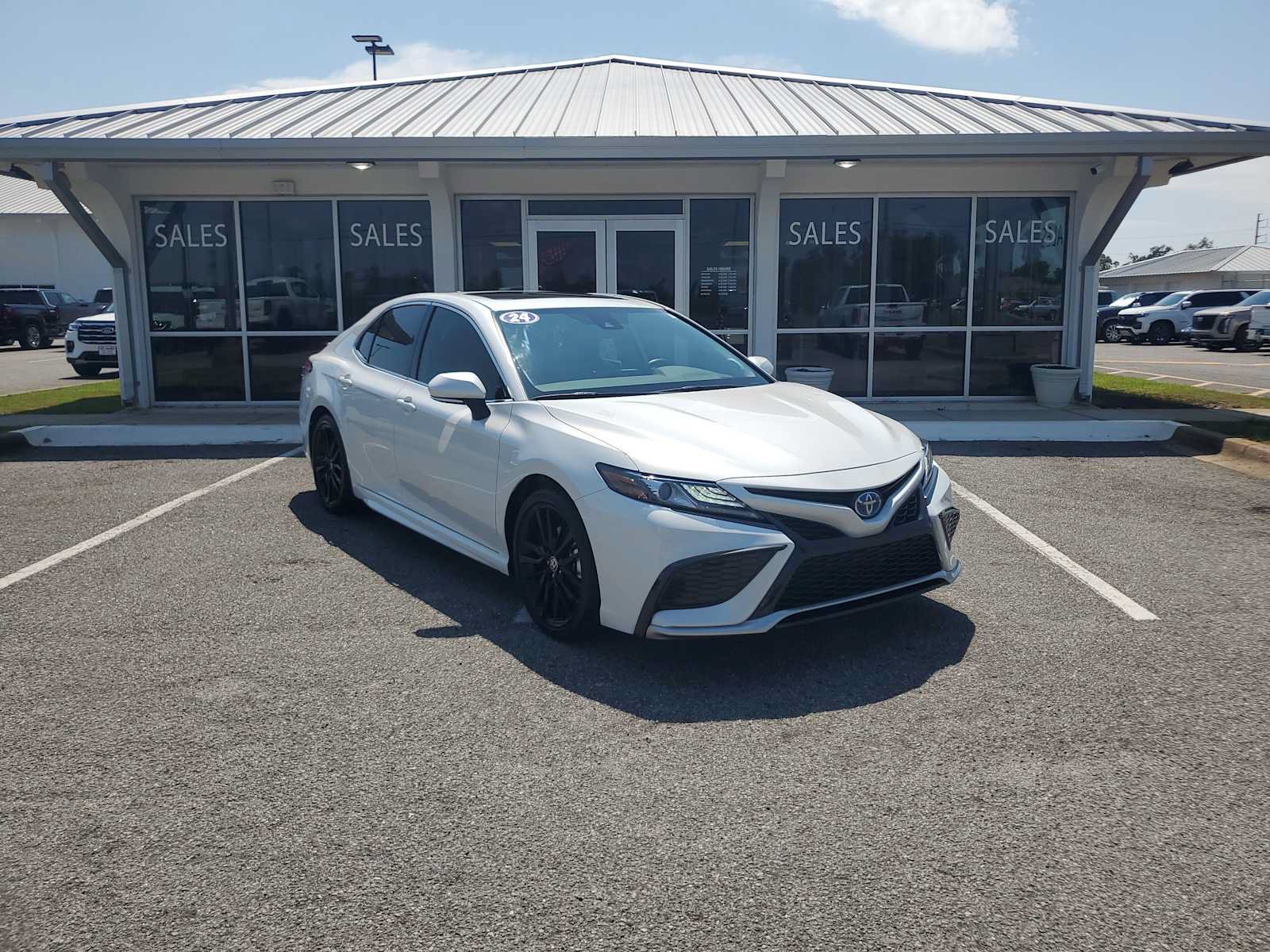 Used 2024 Toyota Camry XSE w/ Navigation Package FWD image 9