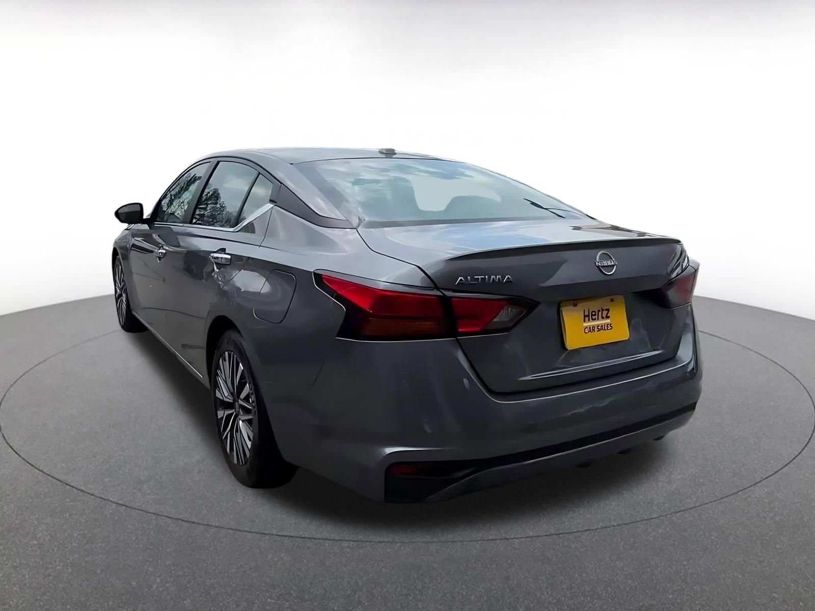 Used 2025 Nissan Altima 2.5 SV FWD image 11