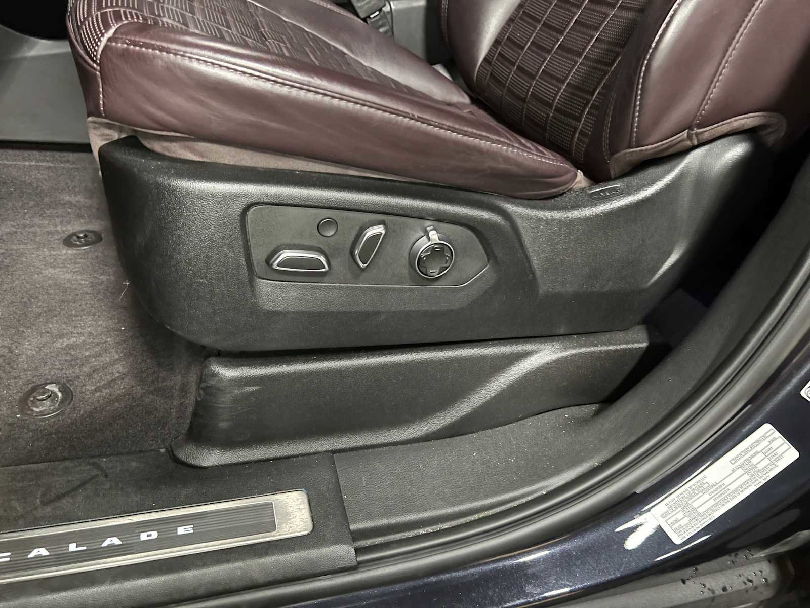 Used 2023 Cadillac Escalade Sport Platinum AWD/4WD image 25