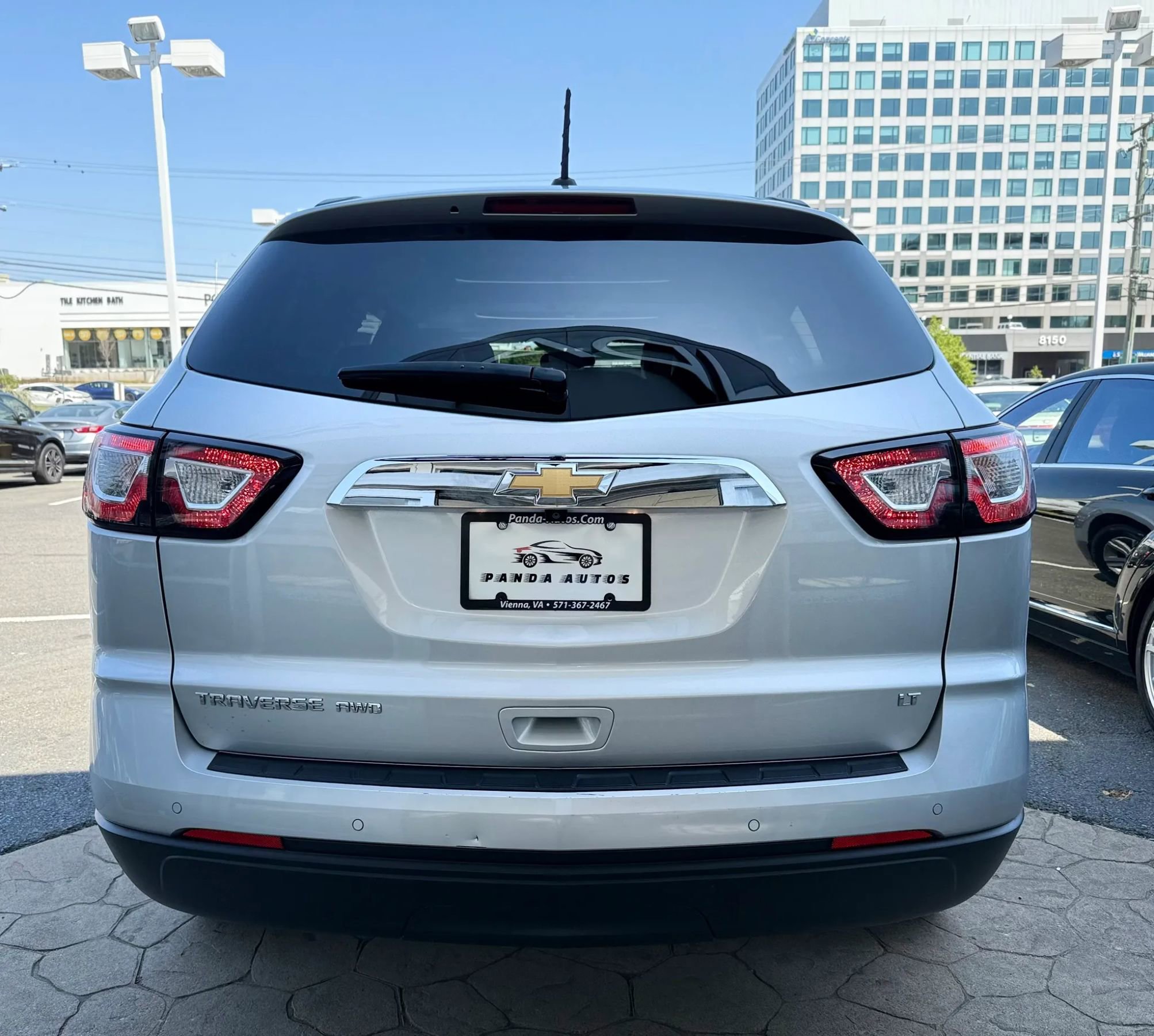 Used 2017 Chevrolet Traverse LT image 6