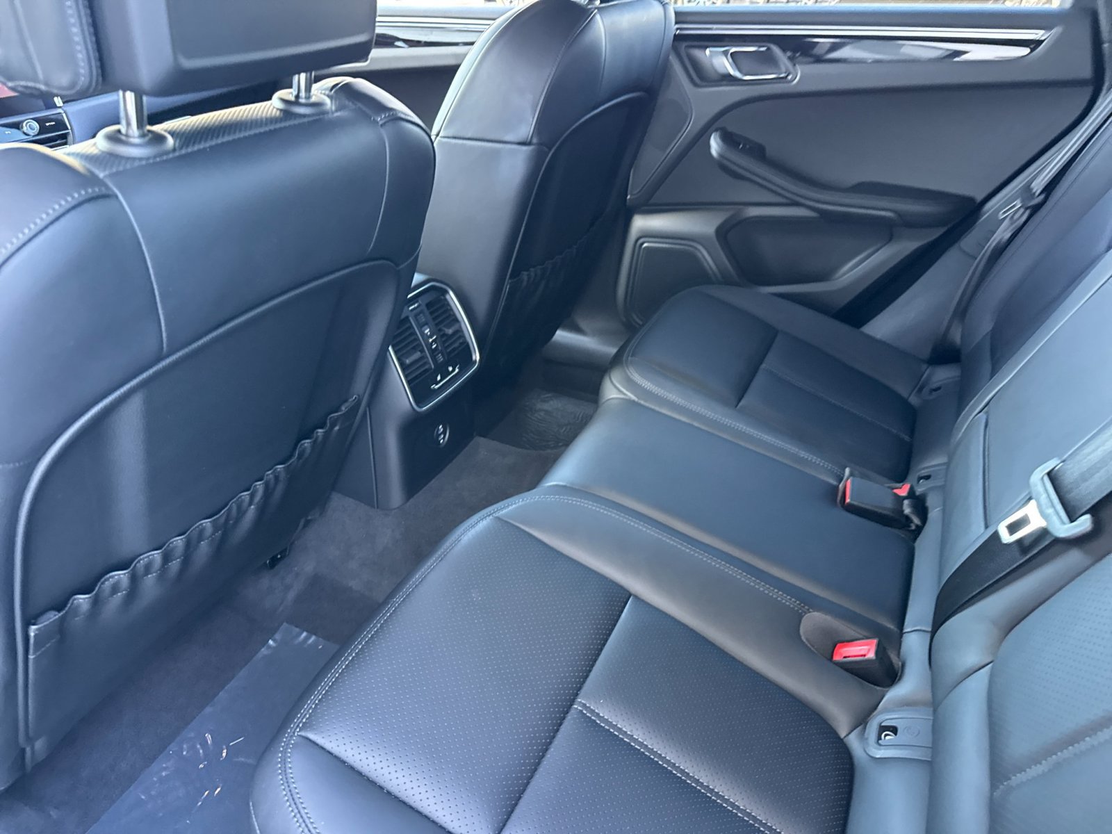 Certified 2026 Porsche Macan AWD/4WD image 23