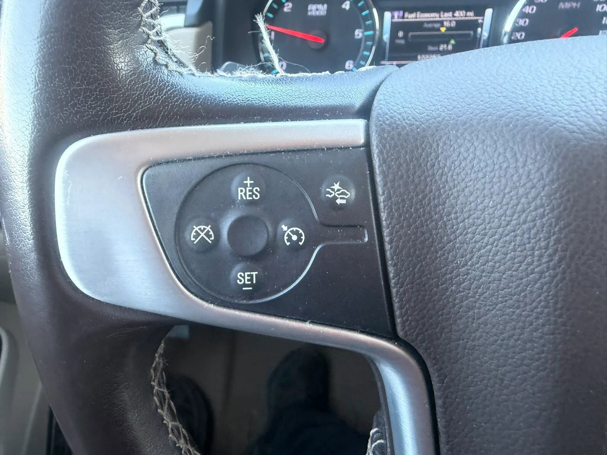 Used 2019 GMC Yukon SLT w/ Open Road Package AWD/4WD image 11