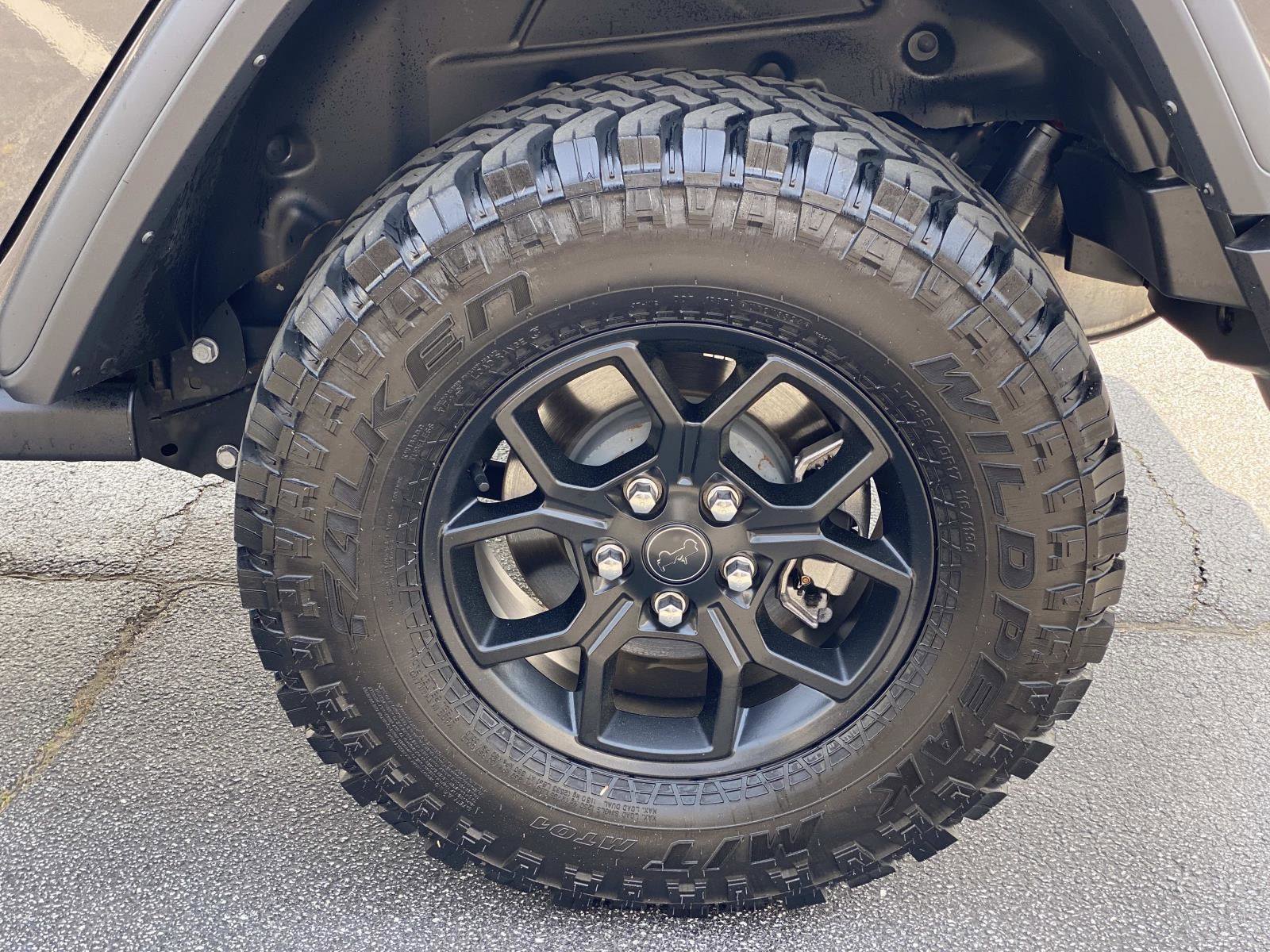 Used 2025 Jeep Wrangler Willys AWD/4WD image 15