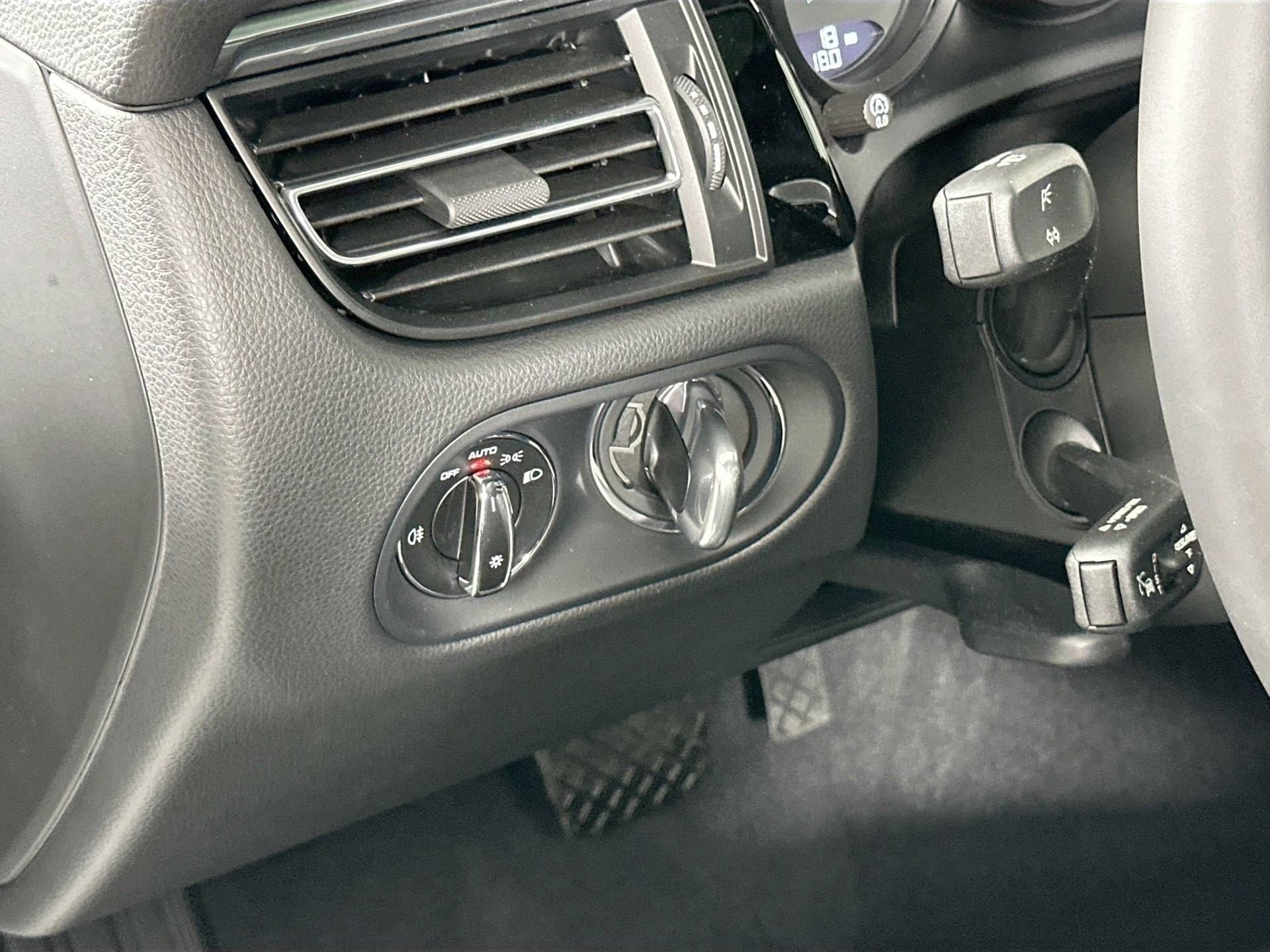 Certified 2026 Porsche Macan image 35