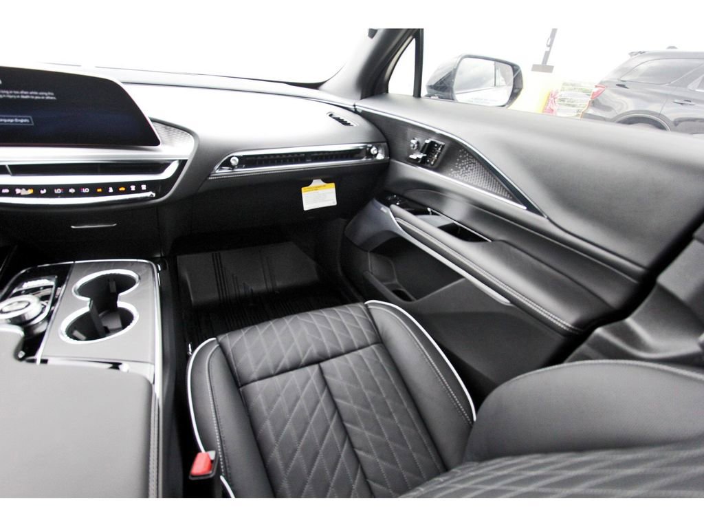 New 2026 Cadillac Lyriq V AWD/4WD image 10