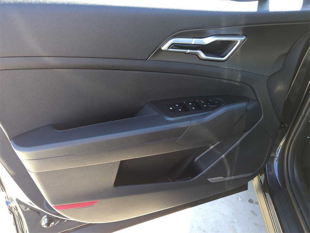 New 2026 Kia Sportage LX image 17
