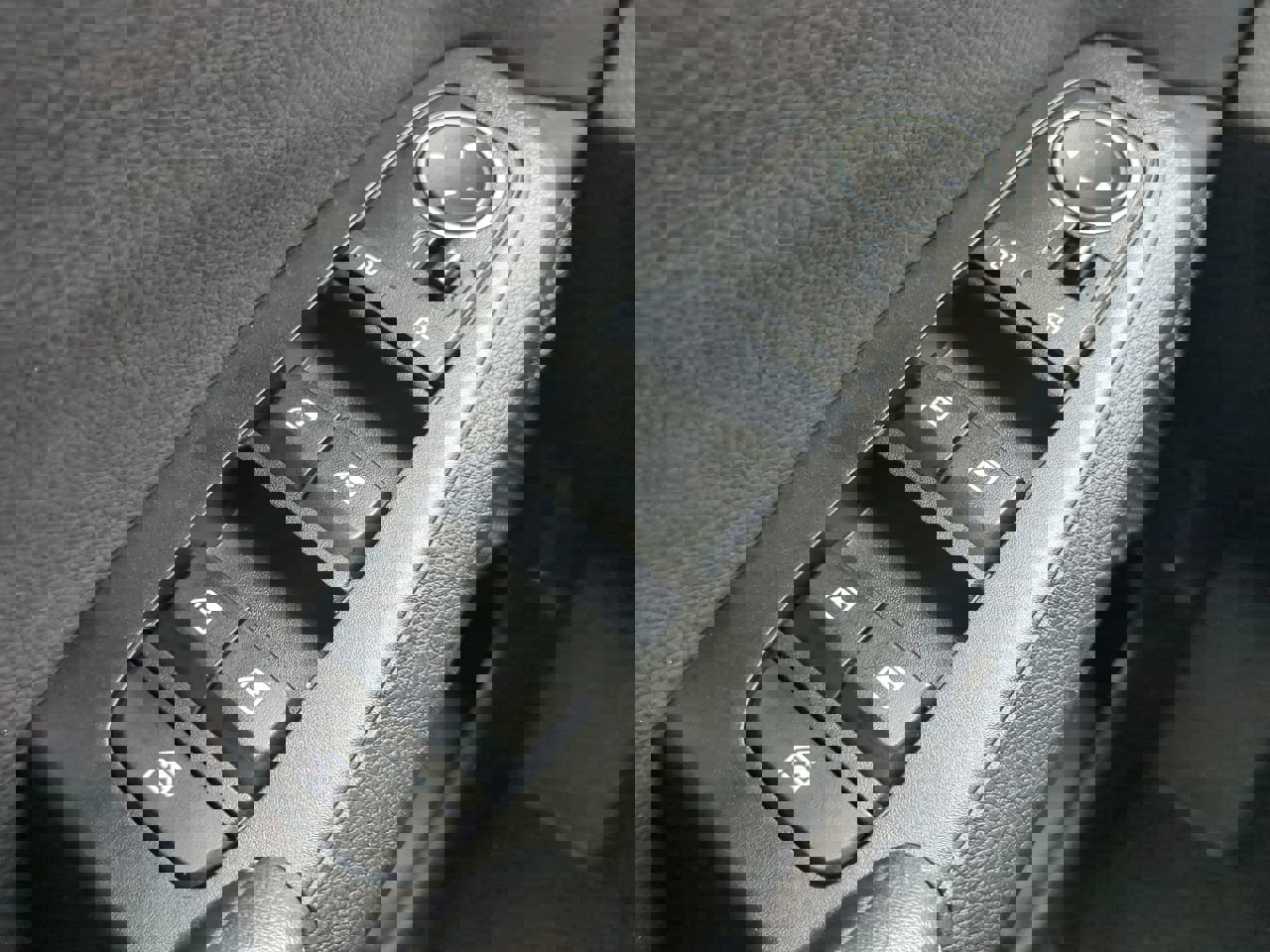 Certified 2025 Kia Seltos EX w/ EX Sunroof Package image 19