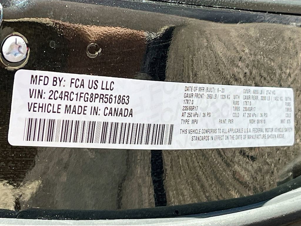 Used 2023 Chrysler Pacifica Touring image 32