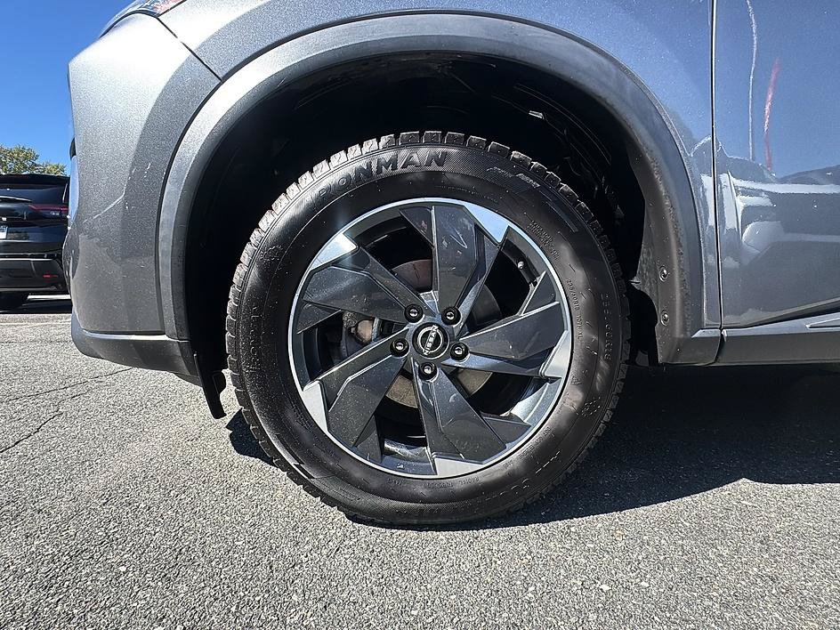 Certified 2025 Nissan Rogue SV AWD/4WD image 9