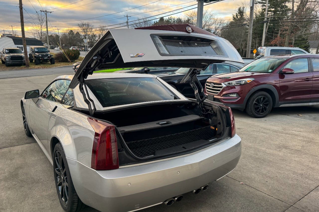 Used 2006 Cadillac XLR V image 27