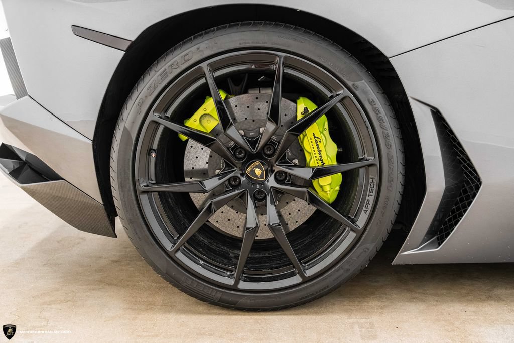 Used 2015 Lamborghini Aventador LP 700-4 AWD/4WD image 8