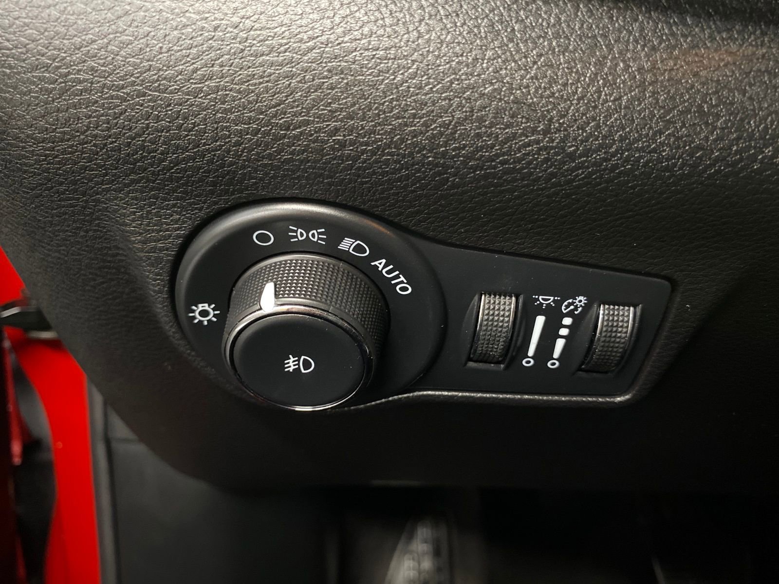 Used 2023 Jeep Compass Limited image 19