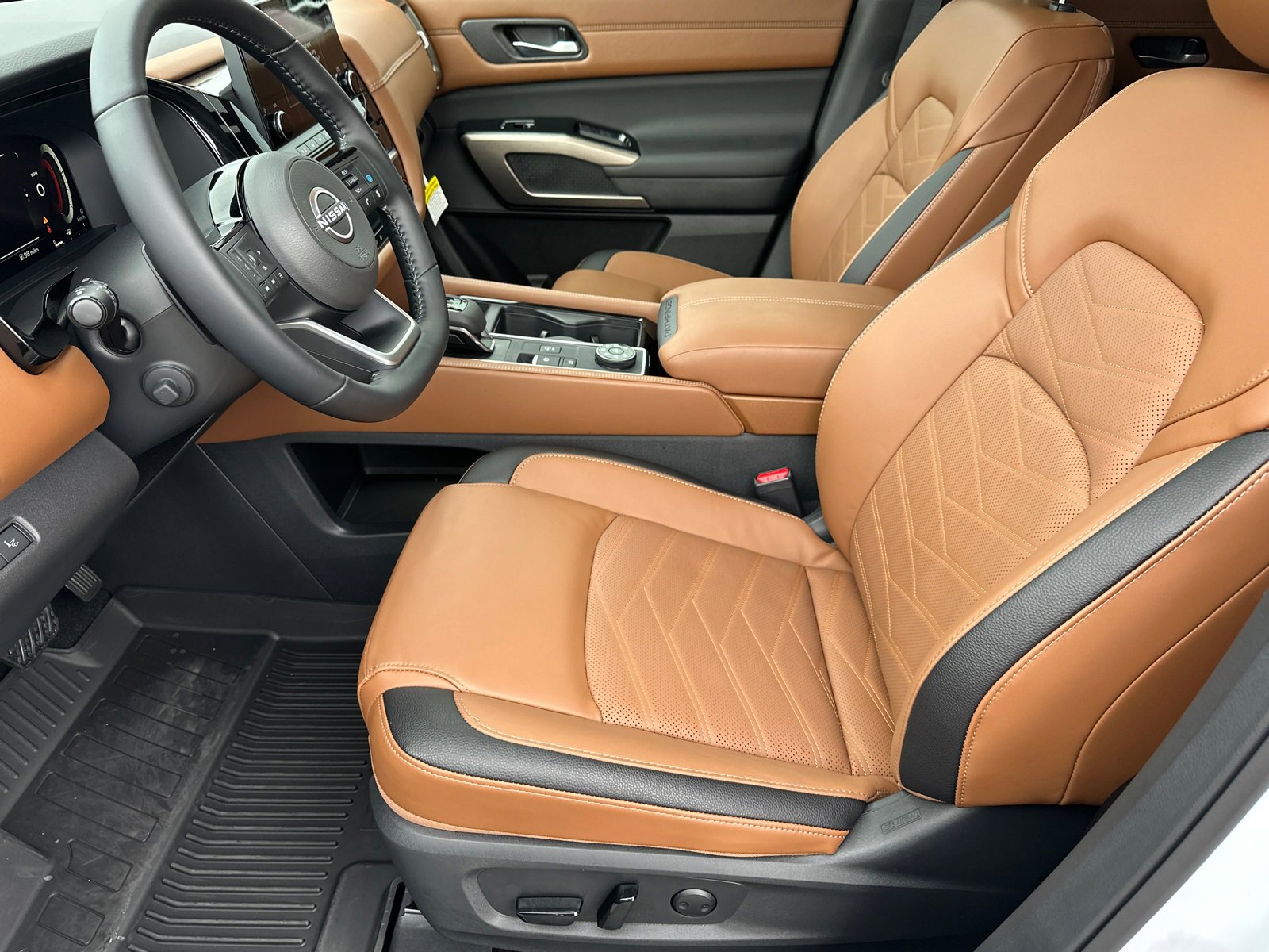 New 2025 Nissan Pathfinder Platinum w/ Cargo Package image 9