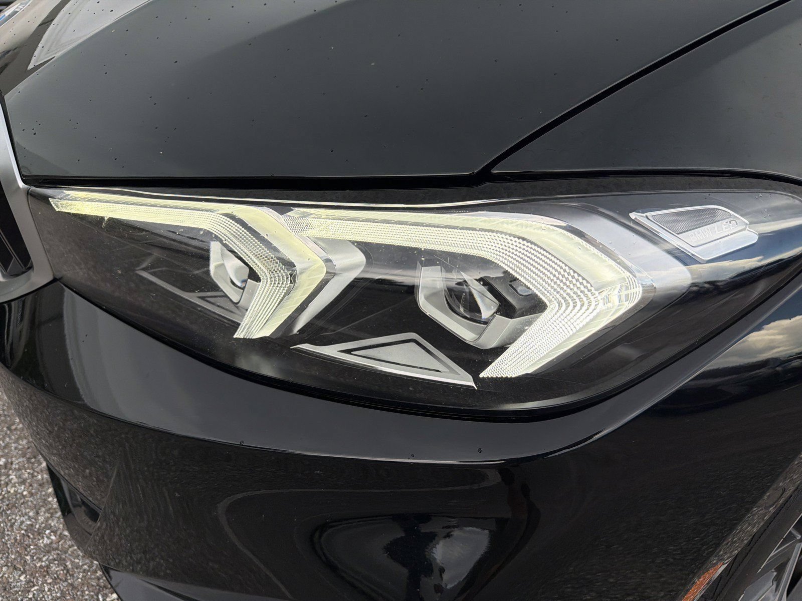 New 2025 BMW 330i Sedan w/ Convenience Package RWD image 9