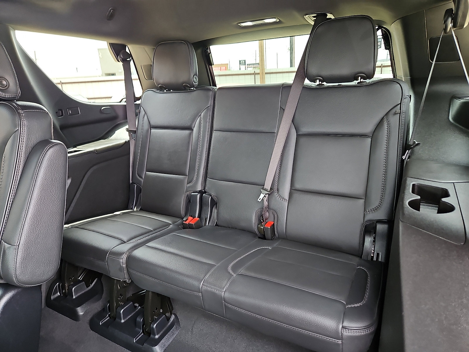Used 2025 GMC Yukon Denali AWD/4WD image 9