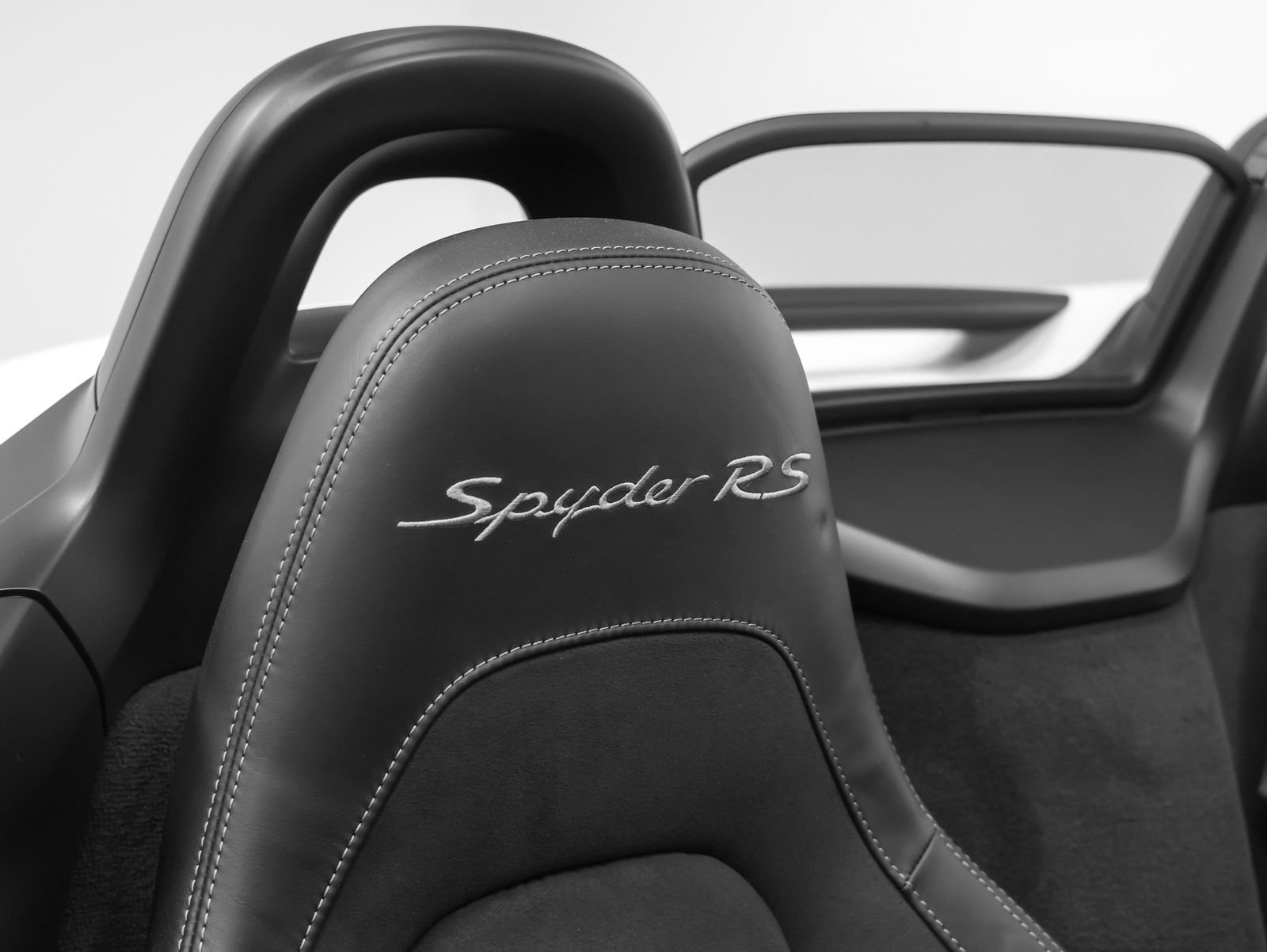Certified 2025 Porsche 718 Boxster Spyder RS w/ Light Design Package RWD image 34